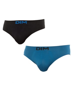 Pack-2 slips Unno Basic by Dim.
Color Negro-azul.
Cinturilla elástica, con nombre de la marca en la parte central.
Tejido transpirable.
Frontal anatómico con capacidad de sujetar sin apretar.
Sin costuras.

Composición:  84% Poliamida. - 15% Elastano. - 1% Poliéster..

Cuidados:
- Lavara a mano a temperatura máx. 40º.
- No utilizar lejía.
- No permite el uso de secadora.
- No planchar.
- No lavar en seco.