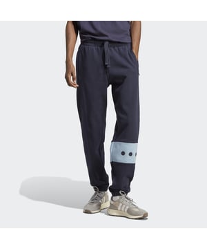 If you didn't know, a laid-back look can still bring the attitude. These adidas sweat pants are ready to prove it in heavyweight French terry that shapes a smooth, clean profile. Front welt pockets come in handy but keep it minimalist, and a drawcord on the elastic waist gets you the fit you want every time. A fresh take on the Trefoil shows up in a graphic design element that signs off the look.  - This model is 186 cm and wears a size M. Their chest measures 90 cm and the waist 67 cm. - Relaxed fit - Drawcord on elastic waist - 100% cotton French terry - Front welt pockets - Elastic hem - Made with Better Cotton  Shipped by adidas
