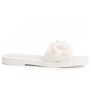 Dames casual sandaal. Comfortabele pasvorm. Gevoerde binnenzool. Antislip zool. Versterkte stiksels. Gemaakt door andere merken voor ons merk.