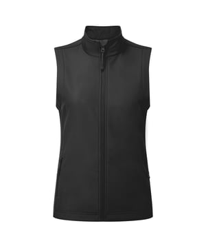 Material: 100% recyceltes Polyester. Innenfutter: Gebundenes Fleece. 280gsm. Design: Einfarbig. 2 Lagen, pflegeleichte, genähte Paneele. Gewebe-Technologie: Schauerresistent, wasserabweisend, windabweisend. Ausschnitt: Kadettenkragen. Ärmel-Typ: Ärmellos. Taschen: 2 Seitentaschen, 2 aufgesetzte Taschen, Reißverschluss. Verschluss: Durchgehender Reißverschluss. Saum: Gebogen, Kordelzug, Gummizug. Nachhaltigkeit: Amfori, GRS-zertifiziert.
