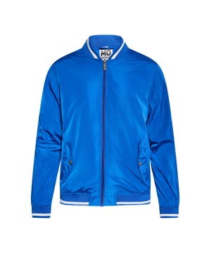 Die College-Jacke ist ein universelles Modell mit durchgehendem Reißverschluss und halbkreisförmigem Ausschnitt. Gerippte Details an den langen Ärmelbündchen und am Saum sorgen für eine gute Passform, während zwei Vordertaschen für zusätzliche Funktionalität sorgen. Wir empfehlen diese Jacke im College-Stil für den Alltag.  Collegejacke