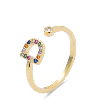 925 Sterling zilver en multicolor zirkonia ring afgewerkt met 18 karaat geel goud. Naast het bereiken van globe-trotting stijlen, maken onze ontwerpen een verschil en een radicaal verschil. Zorgvuldig handgemaakte ontwerpen met materialen van topkwaliteit en fonkelende zirkonia's brengen een alfabet in verschillende maten tot leven. Het exotische ervan: initialen op 925 Sterling zilver, wordt alleen geëvenaard door zijn ingetogenheid. Intuïtief, bedachtzaam, het klopt elke keer als je het draagt en vertegenwoordigt als weinig anderen het meest kosmopolitische stedelijke karakter: BE AUTHENTIC (NOT) UNIQUE.