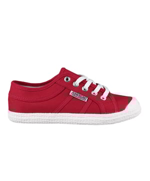 Nuestra zapatilla de lona de tenis es una edición vegana sin gamuza, que representa un retroceso a los buenos tiempos, donde los zapatos eran auténticos, sencillos y con estilo. ¡Aquí lo tienes! Un zapato básico, estético y cómodo, que combina con todo.