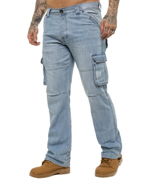 Die perfekte Wahl für Männer mit einem aktiven Lebensstil. Die Combat Fit-Jeans sind praktisch und bequem, ob in der Arbeitswoche oder an einem anstrengenden Wochenende. Dieses Modell mit Knopfleiste ist aus strapazierfähigem, maschinenwaschbarem Baumwollmisch-Denim gefertigt und verfügt über zahlreiche Klappentaschen für Ihr Werkzeug und andere wichtige Utensilien. Das bequeme, locker geschnittene Design bietet volle Bewegungsfreiheit und dank der großen Größenauswahl ist für jeden ein passendes Paar dabei. (EZ08)