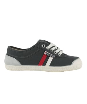 Nuestra zapatilla de lona retro combina comodidad y moda en un solo zapato. Esta zapatilla retro utiliza ideas de los años 90 y crea un universo retro, allí con sus múltiples combinaciones de colores alegra tu estilo diario. Detalles del producto: Cordones regulables para un ajuste adecuado. Disponible en numerosos colores para adaptarse a sus preferencias. Unisex. Zapato ligero. El zapato de cordones de corte bajo permite la rotación y la flexibilidad. Parte superior: lona y ante de vaca. Suela: RB. Si estás entre dos tallas, te recomendamos que elijas la más grande. Se recomienda no lavar el zapato.