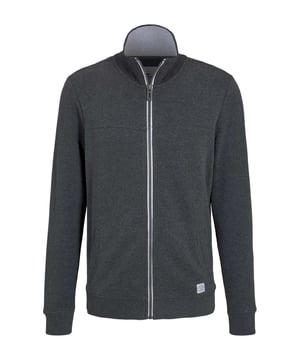 Bequeme Sweatjacke für Herren von TOM TAILOR. Sehr angenehm zu tragen, bequem und sportlich geschnitten zugleich. Zwei Seitentaschen bieten Platz für Habseligkeiten. Ohne Kapuze. Dank des schlichten Designs lässt sich dieses Shirt mit vielen Kleidungsstücken kombinieren.