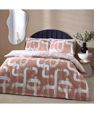 Sleep in style in this modern, minimalist-inspired duvet cover set. Tuba features an abstract printed design of arching brushstrokes, set on a contrast, earthy clay pink background inspired by setting plaster tones. Featuring a lighter alternative toned print on reverse for a more neutral look, if a midweek refresh is in order. A simple but stylish cotton rich duvet cover to slip into at the end of the day for a restful night’s sleep. This product is certified by OEKO-TEX® showing it has been sustainably made.