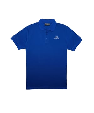 Dieses Kappa Poloshirt für Herren kombiniert sportlichen Stil mit zeitloser Eleganz. Der klassische Polokragen und die Knopfleiste verleihen dem Design eine gepflegte Note, während der dezente Logostick auf der Brust den markentypischen Akzent setzt. Mit seinen kurzen Ärmeln und dem Regular Fit bietet das Poloshirt eine bequeme Passform, die sich ideal für den Alltag und lässige Anlässe eignet. Gefertigt aus hochwertigen Materialien, garantiert es einen hohen Tragekomfort und bleibt auch nach vielen Einsätzen angenehm weich und formstabil.