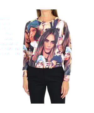 Eleven Paris sweatshirt.
 Kleur Veelkleurig
 Ronde hals.
 Lange mouw.
 FACE model
 Naden in toon zichtbaar.

 Samenstelling: 100% katoen

 Wasvoorschriften:
 - Maximaal wassen op 30ºC.
 - Strijken op gemiddelde temperatuur, max. 110ºC.
 - Hiermee kunt u een droger gebruiken.
 - Niet bleken.
 - Mag niet chemisch gereinigd worden.
 Samenstelling: 100% katoen
 Onderhoud:
Wasvoorschriften:
 - Maximaal wassen op 30ºC.
 - Strijken op gemiddelde temperatuur, max. 110ºC.
 - Je kunt een droger gebruiken.
 - Gebruik geen bleekmiddel.
 - Kan niet chemisch gereinigd worden.