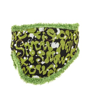 Reversible headband.
 Headband with fleece inner layer for added warmth and comfort.
 Headband designed to protect ears and forehead from cold and wind.
 Comfortable and attractive winter headband, ideal for cold days and environments.
 Measures: 14 x 24 cm.
 Composition: 100% polyester
 Care:
Machine wash max 30º
 -Do not iron
 -Do not use bleach
 -Do not dry clean