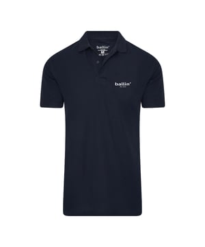 Heren polo van het merk Ballin Est. 2013. De polo's van Ballin Est. 2013 zijn gemaakt van 100% biologisch katoen, en hebben een normale pasvorm. Het zachte katoen zorgt voor een heerlijk draagcomfort.  Modelnaam: Basic PoloCategorie: heren poloMaterialen: biologisch katoenKleur: blauw