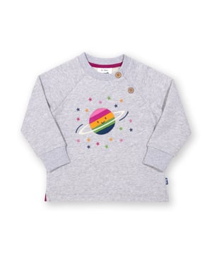 Did you know that one year on Saturn is the same as 29 years here on Earth?! This starburst sweatshirt is a solar celebration and the perfect companion for days spent adventuring. Showcasing a bright and colourful planet appliqué with embroidered star details. This super-soft grey marl brush back sweatshirt creates a stellar outfit with Kite's starburst leggings.