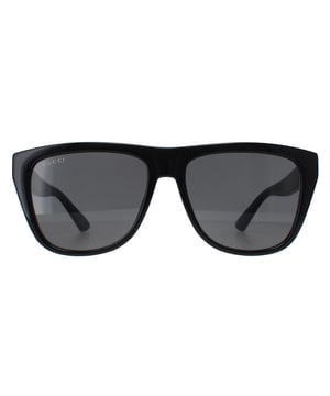 Die Gucci GG1345S 001 black smoke Sonnenbrille ist ein modisches und anspruchsvolles Accessoire, das Luxus und Stil ausstrahlt. Diese Sonnenbrille hat eine elegante, moderne, rechteckige Form mit einem Rahmen aus goldfarbenem Metall und dem ikonischen GG-Logo auf den Bügeln. Die Gläser sind aus hochwertigem polarisiertem Material gefertigt und bieten optimalen Schutz vor Blendung und schädlichen Sonnenstrahlen. Die Sonnenbrille GG1345S wird mit einem weichen Etui und einem Reinigungstuch geliefert, um die Aufbewahrung und Pflege zu erleichtern. Diese Sonnenbrille ist perfekt für alle, die ein vielseitiges und elegantes Accessoire suchen, das Luxus und Klasse ausstrahlt. Sie passt zu jeder Gesichtsform und zu jedem Anlass, sei es ein Tag in der Stadt oder eine formelle Veranstaltung. Mit ihrem eleganten und modischen Design ist die Sonnenbrille GG1345S ein Muss für jeden modebewussten Menschen.
