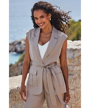 Instant style points
Crafted with a touch of linen to keep you cool
Always-in-style safari pockets
Waist-cinching belt tie
Create a co-ord with the matching trousers
You can't go wrong with classic blue denim