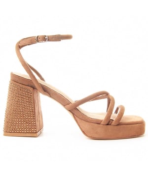 Dames hoge hak sandaal. Gevoerde inlegzool van natuurlijk leer. Comfortabele pasvorm. Antislip zool. Versterkte stiksels. Geproduceerd door andere merken voor ons merk. Geschatte afmetingen: 10 cm hak en 2 cm platform.