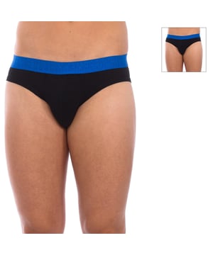 Bikkembergs brand slips.
 Elastic rubber waistband, with the brand's name embroidered.
 Comfortable and breathable fabric.
 Anatomical front, with the ability to hold without squeezing.
 Seams seen in tone.
 Composition: 95% Cotton, 5% Elastane
 Care:
Wash at maximum temperature 30º.
 -Do not use bleach.
 -Do not dry clean.
 -Allows the use of an iron.