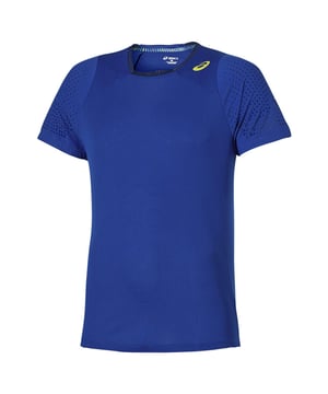 Constructed with a comfortable knit fabric, this short sleeve top is functional for various running workout regimens. The shirt's material is also practical for managing moisture and helping you keep dry during your training. It's also constructed with recycled materials to support a more sustainable design approach.