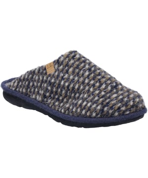 Descubra un confort inigualable y una estética atemporal con la Lille 09 de JOSEF SEIBEL, una zapatilla diseñada exclusivamente para la mujer. Este modelo impresiona por su color azul intenso, más exactamente descrito como jeans-multi, una combinación de colores que aúna armoniosamente comodidad y estilo. La suela negra de PU (poliuretano) no sólo aporta un toque estético, sino que también ofrece un confort inigualable gracias a su ligereza y a sus propiedades amortiguadoras. Fabricado en textil de alta calidad tanto en el empeine como en el interior, este zapato garantiza un cálido confort durante la estación fría. La innovadora suela directa, un método de producción en el que la suela se inyecta directamente en el molde de la suela, se une a la perfección con la parte superior del zapato, lo que se traduce en una flexibilidad y ligereza excepcionales. Perteneciente a la colección Relax, el Lille 09 es sinónimo de la garantía de ajuste y la calidad que siempre han caracterizado a JOSEF SEIBEL. Con su estampado a cuadros, ofrece un cambio encantador y acentúa el aspecto acogedor, ideal para los días relajados en casa. Como parte de su vestuario informal, este zapato no deja nada que desear, tanto si está leyendo junto al fuego como disfrutando de un café en el patio de casa. Con la producción en la UE, JOSEF SEIBEL se mantiene fiel a su tradición de fabricar zapatos de alta calidad alejados del ritmo acelerado de la moda rápida. Así, la Lille 09 reúne todo lo que se puede desear en una zapatilla: un confort inigualable, un diseño atemporal y la certeza de llevar un producto fabricado con esmero y principios sostenibles.