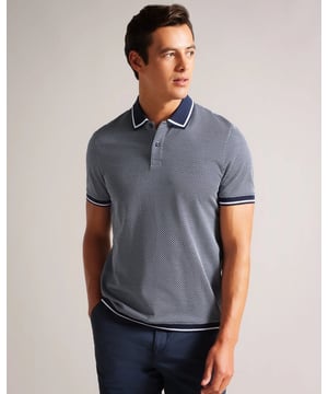 Deja paso a AFFRIC. Con mucho estilo, este polo clásico es justo lo que necesita tu armario. Combínalo con chinos, vaqueros o pantalones sastre para conseguir multitud de looks.


Polo
Diseño geométrico
100% algodón
Manga corta
Cuello clásico
Ribetes a rayas







100% algodón
 
263994






 
 