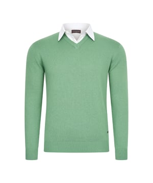 Cappuccino Italia mock pullover voor heren. De pullover is gemaakt van 50% katoen en 50% polyester en heeft een normale pasvorm. De trui is voorzien van een overhemdkraag, die is vastgestikt aan de pullover.  Merk: Cappuccino ItaliaModelnaam: Mock Pullover (met overhemdkraag)Categorie: heren truiMaterialen: katoen, acrylKleur: groen, wit