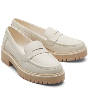 This slip-on shoe offers a modern take on the lug sole loafer trend. Inspired by the comfort of our bestselling boots, the must-have Cara features stylish leather uppers and a silhouette that looks great with jeans, skirts, dresses, and more.