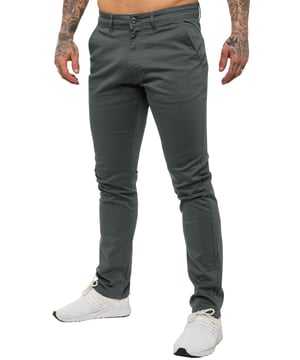 Disfruta del máximo confort y estilo con nuestros Pantalones Chinos de Ajuste Ceñido para Hombre de ENZO. Con una elegante abertura de cremallera, dos bolsillos delanteros, dos bolsillos traseros con ribete y el logotipo característico de la marca en la parte posterior de la cintura.
