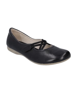 Estos zapatos están fabricados piel de alta calidad, lo que los hace muy duradero. La práctica cremallera sirve para una sujeción firme en el zapato. Gracias al diseño AGO el Fiona 39 tiene un ajuste ideal. Fiona 39 ofrece a los pies un ajuste extra gracias a el ancho G. ¡Especialmentepara tu tiempo libre disfruta el caminar con Fiona 39!