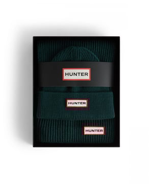With gifting season on the horizon, this Jura Beanie & Scarf Box Set is the perfect winter pairing. Both pieces are crafted with a ribbed knit design and both are embellished with an embroidered Hunter logo.
100% Acrylic
HXRU0047251