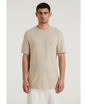 Airy, basic T-shirt from CHASIN' the Ethan Linen. This shirt has a round neck, short sleeves and a regular fit. This item is made of a cotton/linen mix, which makes it feel airy and soft.