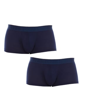 Boxershorts der Marke Bikkembergs.
 Elastischer Gummibund, mit gesticktem Markennamen.
 Komfortables und atmungsaktives Material.
 Anatomische Front, mit der Fähigkeit zu halten, ohne zu quetschen.
 Nähte in Ton gesehen.
 Zusammensetzung: 97% Viskose, 3% Elasthan
 Pflege:
Waschen bei maximaler Temperatur 30º.
 -keine Bleiche verwenden.
 -nicht chemisch reinigen.
 -Erlaubt die Verwendung eines Bügeleisens.