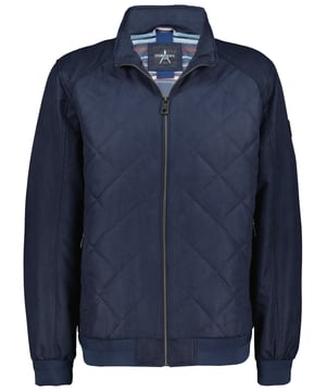 100 % Polyester100 % Polytafetta-Körperfutter100 % Polytafetta-Ärmelfutter- Innenfutter mit einer Innentasche mit Reißverschluss und einer Innentasche mit KnopfverschlussUnser Model ist 181 cm groß und trägt Größe M