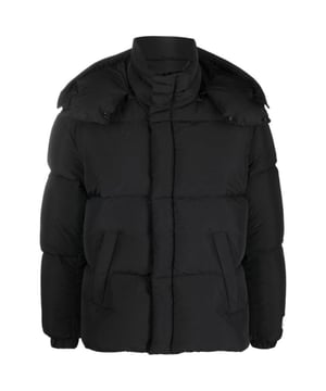 Diesel zwarte jas, centrale ritssluiting, zakken aan de voorkant, effen winterjas, materiaal: 100% polyamide, voering: 100% polyamide, vulling: 100% polyester, zwarte jas met capuchon
