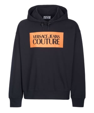 100% katoen; Versace Jeans Couture-sweater;  Model: 74GAIG07CF05G 899;  Hoogwaardige afwerking;  Zacht katoen;  Lange mouwen, capuchon met trekkoord;  Versace Jeans Couture-logodetails