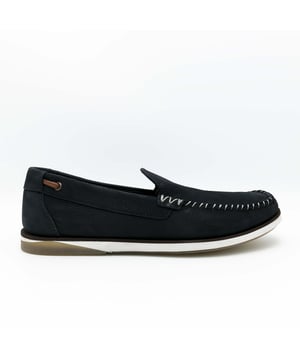 Specificaties: Mocassin met een tijdloos Venetiaans design, gemaakt van fijn nubuck. Met foam binnenzool voor maximaal comfort en ondersteuning bij elke stap Bovenwerk: Nubuckleer Zooltype: Antislip rubberen zool Genummerd: US