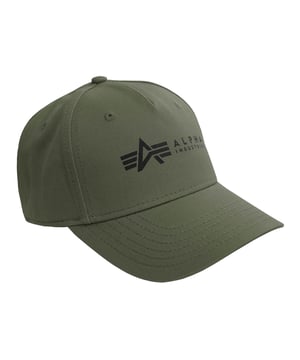 Deze baseballcap voor heren combineert een modern ontwerp met functionele details. Het kleurrijke logo op de voorkant voegt een opvallend accent toe en maakt de pet tot een echte blikvanger. Dankzij de verstelbare snapbackgesp kan hij op maat worden gemaakt en biedt hij een perfecte pasvorm. Decoratieve stiksels op de klep geven de pet een hoogwaardige uitstraling, terwijl geborduurde luchtgaten zorgen voor optimale luchtdoorlatendheid. Hij is gemaakt van duurzame keperstof, is robuust en ideaal voor dagelijks gebruik. De naadtapes aan de binnenkant verhogen het draagcomfort en benadrukken de hoogwaardige afwerking. Een labelvlag op de achterkant rondt het ontwerp in stijl af. Perfect voor mannen die functionaliteit willen combineren met een trendy look.