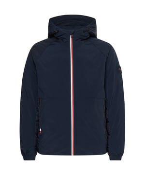 Chaqueta para hombre de la marca Tommy Hilfiger en color azul. La chaqueta está hecha de poliéster reciclado y tiene un corte regular. En el pecho lleva el icónico logo de Tommy.  Marca: Tommy HilfigerNombre del modelo: Mix Media Hooded JacketCategoría: chaqueta de hombreMateriales: poliéster recicladoColor: azul