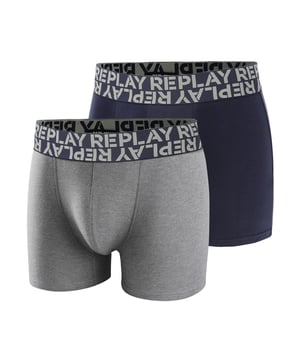 Deze boxershorts voor heren zijn comfortabel en nauwsluitend. Ze hebben een comfortabele snit en bieden optimale ondersteuning. Ze zijn gemaakt van hoogwaardige materialen en hebben een hoog draagcomfort. De brede elastische tailleband is rondom versierd met de geweven labelbelettering. De set bestaat uit twee zwembroeken.