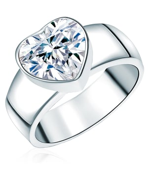 This magnificent band ring from Rafaela Donatas Classic Collection would like to stand out at all costs and he succeeds with flying colors! This is mainly responsible for this, the heart -shaped ring head, which is occupied with a beautifully sparkling zirconia and simply steals the show from other pieces of jewelry due to its prominent size. So that the crystal does not feel lost on your finger, a wide ring shape made of high -gloss sterling silver was optioned, which makes the entire ensemble an eye -catcher par excellence. As a soloist on her hand, his enormous radiance is only really revealed.