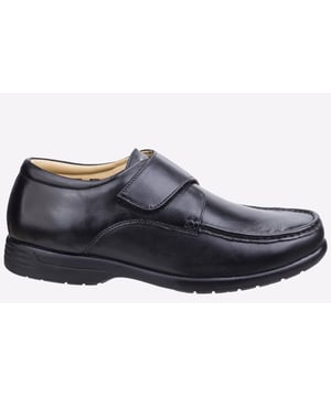 Men's moccasin shoe with dual fitting in the footwell. An option to remove the foam padded footbeds allows for a personalised fit between left and right feet for individual comfort.
Timeless style and comfort is found in this leather shoe from Fleet & Foster
Easy to slip into design with adjustable touch fastening strap
Moccasin design with wide and roomy toe box area
Dual fitting is offered in the footwell
Removable insole allows for individual fitting between left and right feet
Comfortably padded soft foam footbed
Cushion filled comfort collar
Shock absorbing heel with air release system
Comfortable and flexible lightweight sole unit