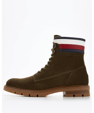 Tommy Hilfiger Corporate Hilfiger Mens Nubuck Boots

LEATHER (FWA) (100%)
FM0FM04801