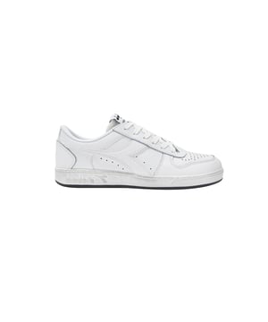 <ul>
  <li>Marca: Diadora</li>
  <li>Genero: Hombres</li>
  <li>Tipo: Zapatillas</li>
  <li>Temporada: Primavera/Verano</li>
  <li>Color: blanco</li>
  <li>Sujecion: cordones</li>
  <li>Composicion: 100% piel</li>
  <li>Material: cuero</li>
</ul>