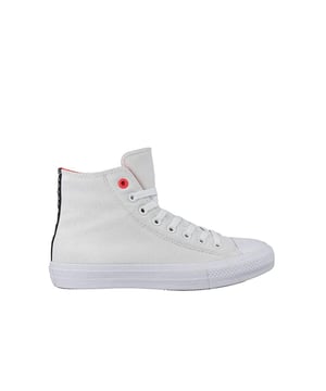 El Chuck Taylor All Star Ox Low Topers de Top Top de Converse Cierre Upper, la tapa del dedo del pie de goma exclusivo y la suela de goma. Entrenadores perfectos para uso casual.