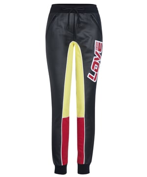 94% katoen, 6% spandex; Ik hou van Moschino-broeken; Model: W153280M4161 4014; Hoogwaardige afwerking; elastische tailleband met trekkoord; Twee voorzakken; Ik hou van Moschino-logodetails