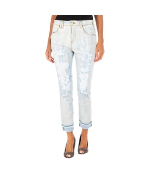 Lange Hose aus Denim.
 Knopfverschluss auf der Vorderseite.
 Taille mit Gürtelschlaufen.
 Zwei offene Taschen und eine Minitasche auf der Vorderseite.
 Zwei offene Taschen auf der Rückseite.
 Laminiertes Etikett und Markenname an der Seite des Bundes auf der Rückseite.
 Gerader Schnitt am Saum.
 Nähte in Ton gehalten.
 Zusammensetzung: 98% Baumwolle, 2% Elastan
 Pflege:
- Maximal bei 40ºC waschen.
 - Bügeln bei mittlerer Temperatur, max. 110ºC.
 - Erlaubt die Verwendung eines Trockners.
 - Keine Bleichmittel verwenden.
 - Chemische Reinigung ist nicht möglich.