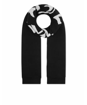 El pañuelo es un accesorio que completa tu atuendo con un toque de estilo personal. Echa un vistazo a nuestra sugerencia.   Pura lana con el tejido jacquard Brand de estilo gótico   Dobladillo de punto elástico   Tamaño: 36 x 180 cm