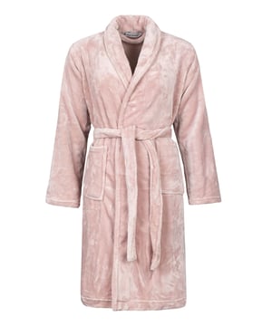 Es ist an der Zeit, Ihren Morgenmantel zu etwas ganz Besonderem zu machen! Entspannen Sie sich in Luxus und Komfort in unserem Heat Holders Soul Warming Dressing Gown. Wenn Ihnen ein normaler Bademantel nicht warm genug ist, brauchen Sie sich keine Sorgen mehr zu machen, denn diese Bademäntel haben erstaunliche thermische Eigenschaften! Unser unglaublich weicher HEATWEAVER Plüsch-Thermofleece und die großzügige Passform machen ihn perfekt für die Zeit nach dem Bad oder einfach, um ihn über Ihre Lieblingsnachtkleidung zu legen und sich an den Tagen, an denen Sie faulenzen, einzukuscheln. Heatweaver Fleece - Unser plüschiges, pelzähnliches Thermofleece bietet Ihnen maximale Wärme und ein unglaublich weiches und kuscheliges Gefühl. Die großzügige Passform, der große, kuschelige Schalkragen und das verstellbare Taillenband sorgen für perfekten Komfort. Diese Morgenmäntel verfügen außerdem über zwei flauschige Taschen auf der Vorderseite, die groß genug sind, um Ihre Hände warm und kuschelig zu halten oder sogar Ihr Handy darin aufzubewahren, damit Sie sich keine Sorgen machen müssen, es zu verlieren. Die thermischen Eigenschaften sind so konzipiert, dass sie weich sind und sich wie ein luxuriöses Fleece anfühlen, während sie die warme Luft dicht an der Haut halten und die kalte Luft effektiv abhalten. All dies soll sicherstellen, dass Sie auch in den kälteren Monaten angenehm warm bleiben. Diese fantastischen Bademäntel bestehen aus 100% Polyester und sind in 4 Farben erhältlich: Dusky Pink, Ice Grey, Orchid Bouquet & White Sand und sind außerdem in 4 Größen erhältlich: Klein, Mittel, Groß und X-Groß. Sie sind vollständig maschinenwaschbar.