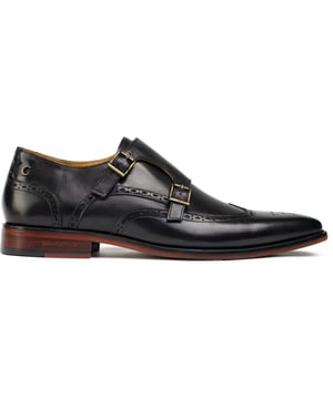 Refina tu colección de zapatos y eleva tu apariencia elegante con los zapatos Monk Meadow de Simon Carter. Fabricados en piel de primera calidad, estos zapatos pulidos desprenden un diseño elegante y sofisticado, perfecto para muchas ocasiones. El forro de cuero y la suela delgada garantizan la máxima comodidad y durabilidad, mientras que la clásica silueta Monk y los detalles metálicos añaden un toque de elegancia atemporal.