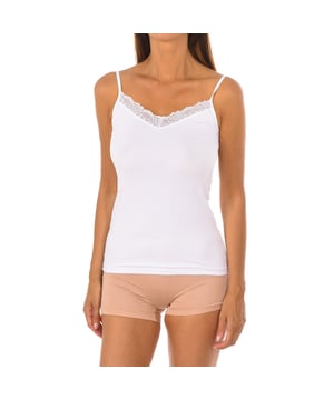 Q-EN T-Shirt mit Spitze.
 Dünne, elastische Träger.
 Ausschnitt mit rundem Abschluss und Stickerei.
 Bequemer und atmungsaktiver Stoff.
 Weicher und elastischer Stoff, hinterlässt keine Abdrücke.
 Nähte im Ton gesehen.
 Zusammensetzung: 95% Bambus, 5% Elastan
 Pflege:
Waschen bei max. 30º Temperatur.
 - Keine Bleiche verwenden.
 - Keinen Trockner verwenden.
 - Nicht bügeln.
 - Nicht chemisch reinigen.