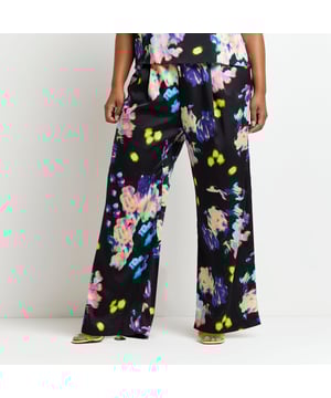Plus collection, Mid rise, Floral print, Crepe fabric, Wide leg, Tie waist detail, Plus Size Guide