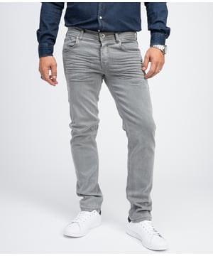 Ein Klassiker für Arbeitsalltag, Freizeit und Urlaub ist die Grey Jeans im Regular Fit! Viele unserer hell- bis dunkelgraue Herren Jeans gefallen mit coolen Waschungen im Used-Look. Die lässig sitzenden Hosen verfügen über gerade geschnittene Beine, das